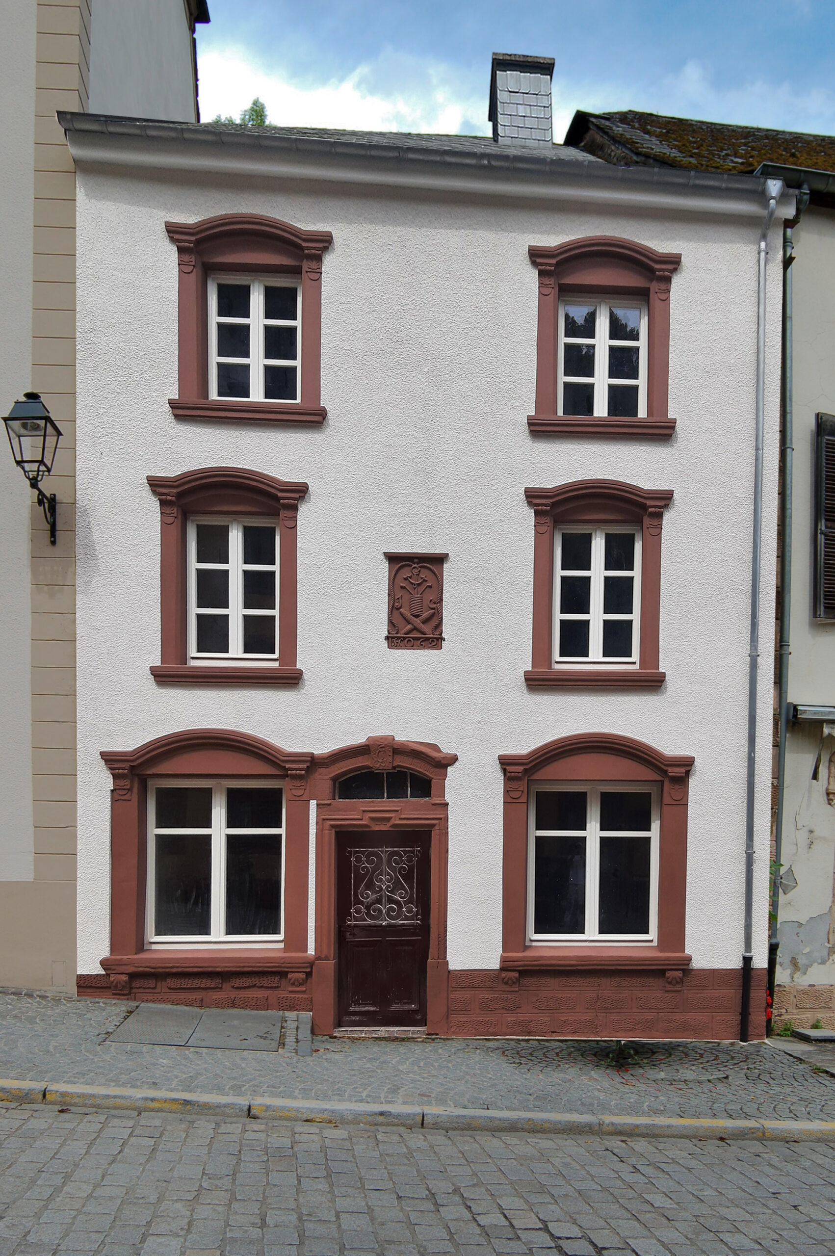 Vianden Fassade Nachher | Veiner Weissert SàRL - Hosingen by Gil Roger ( VW ) Clervaux - Diekirch - Ettelbrück - Wiltz - Wincrange - Troisvierges - Weiswampach